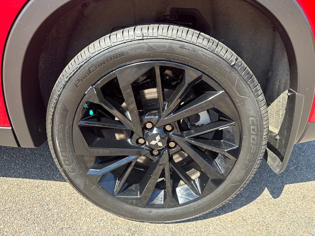 Used 2023 Mitsubishi Outlander SE image 18