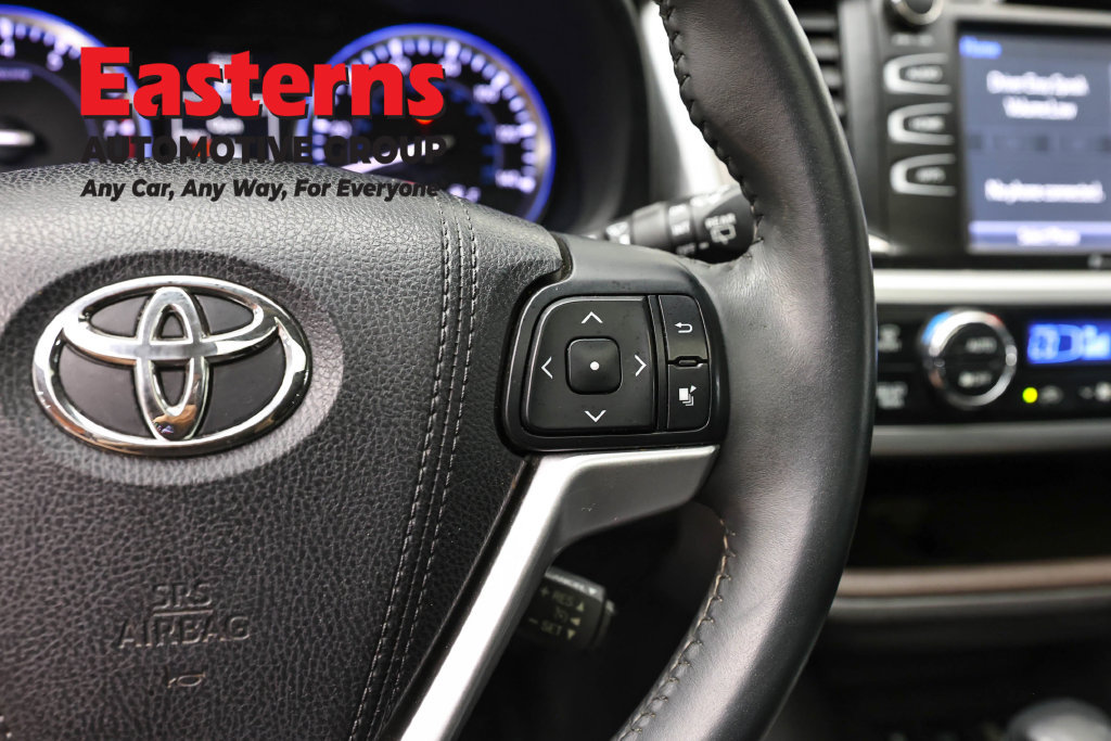 Used 2016 Toyota Highlander XLE AWD/4WD image 18