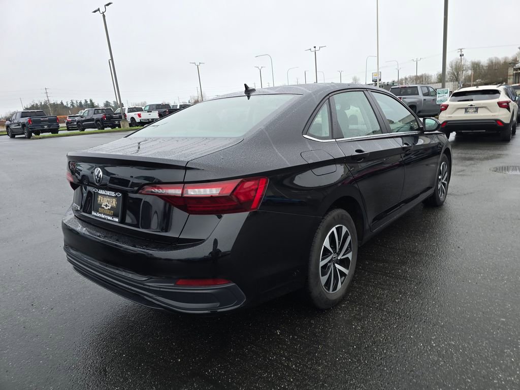Used 2024 Volkswagen Jetta S image 3