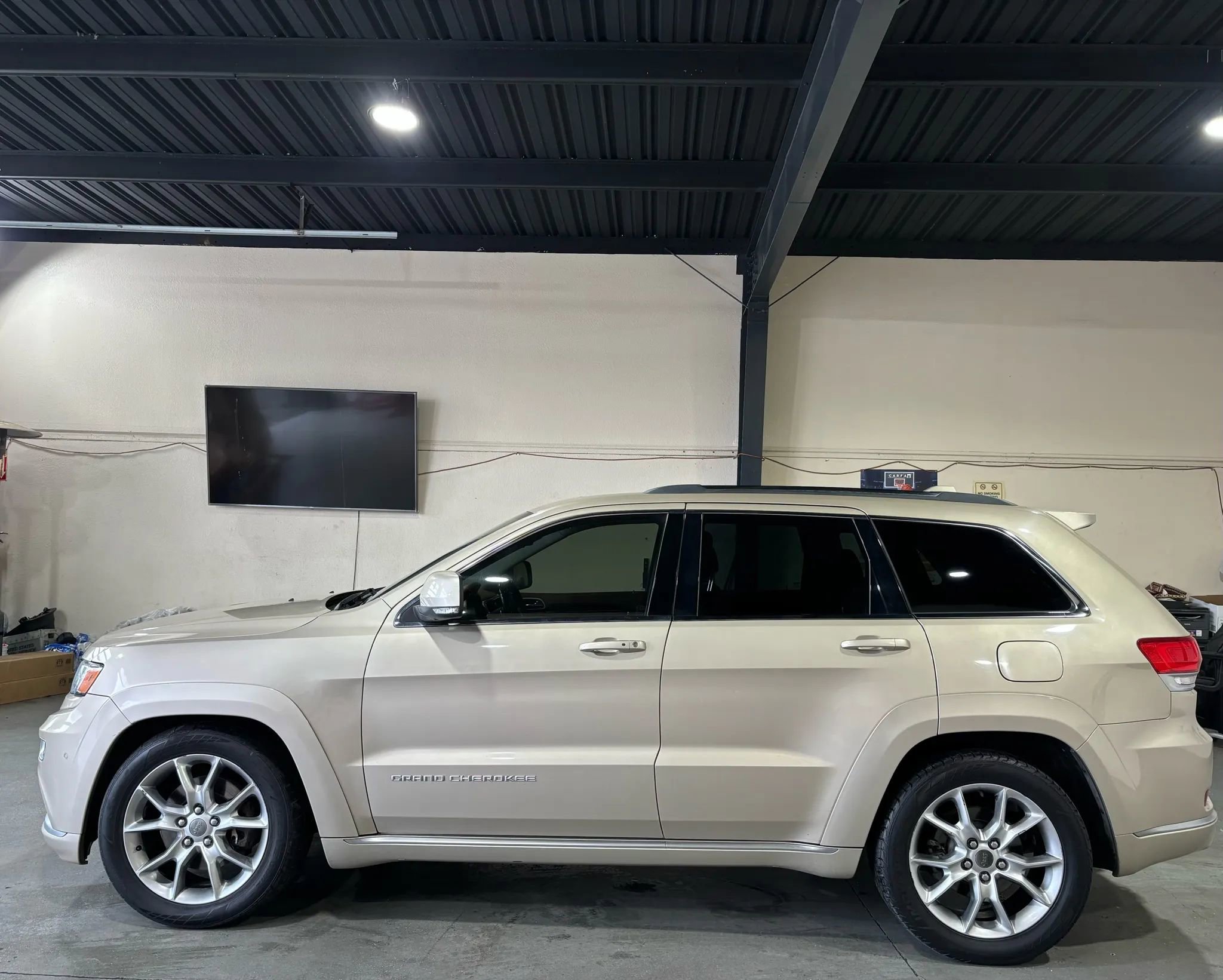 Used 2015 Jeep Grand Cherokee Summit w/ Platinum Series Group image 4