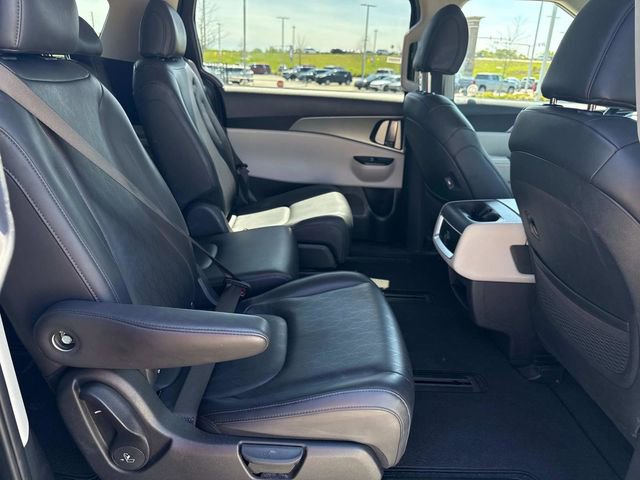 Used 2024 Kia Carnival LX image 14