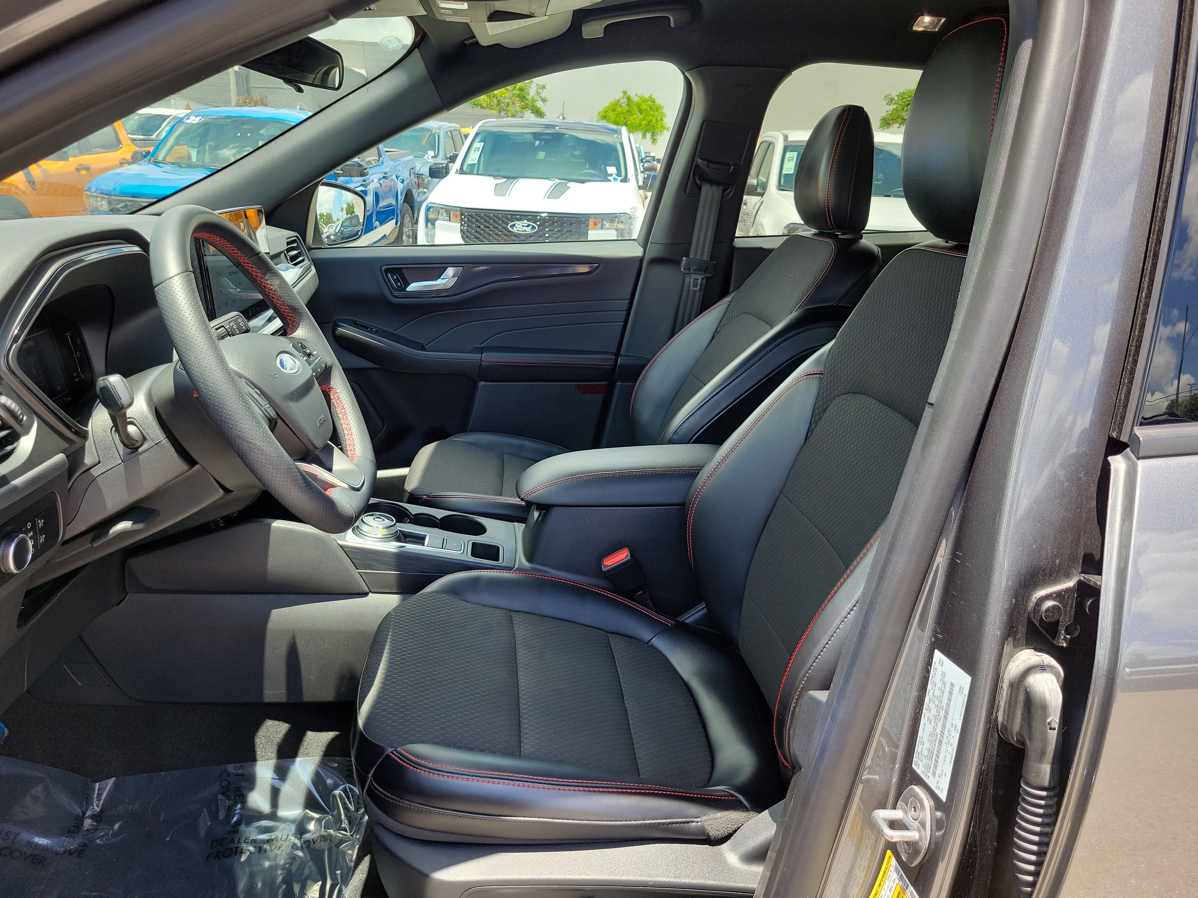 Used 2024 Ford Escape ST-Line w/ Tech Pack #1 FWD image 11