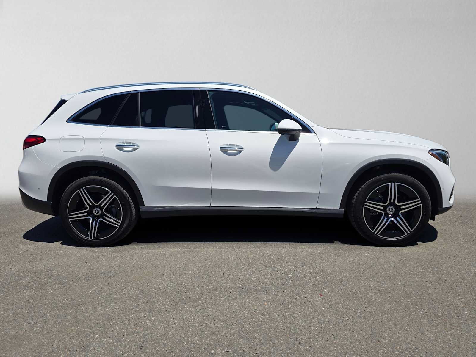 Used 2026 Mercedes-Benz GLC 300 4MATIC image 2