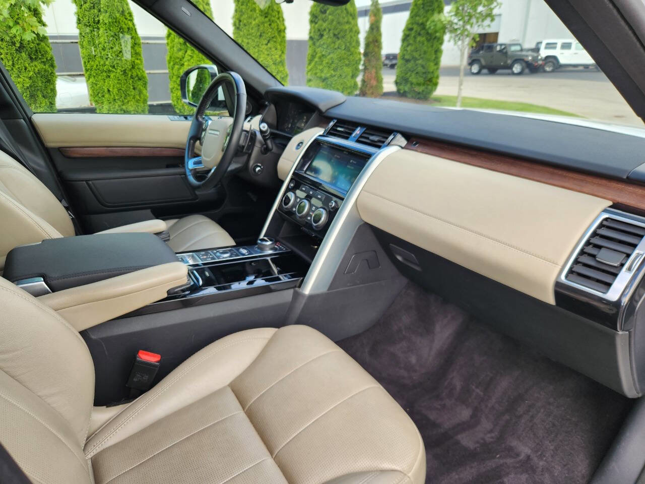 Used 2020 Land Rover Discovery HSE AWD/4WD image 8