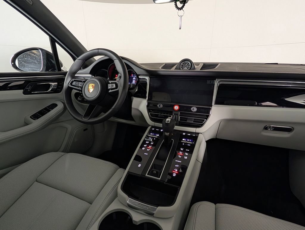 New 2026 Porsche Macan image 22