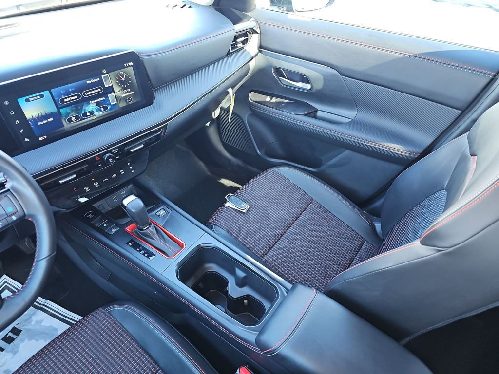 Used 2025 Nissan Kicks SR image 28