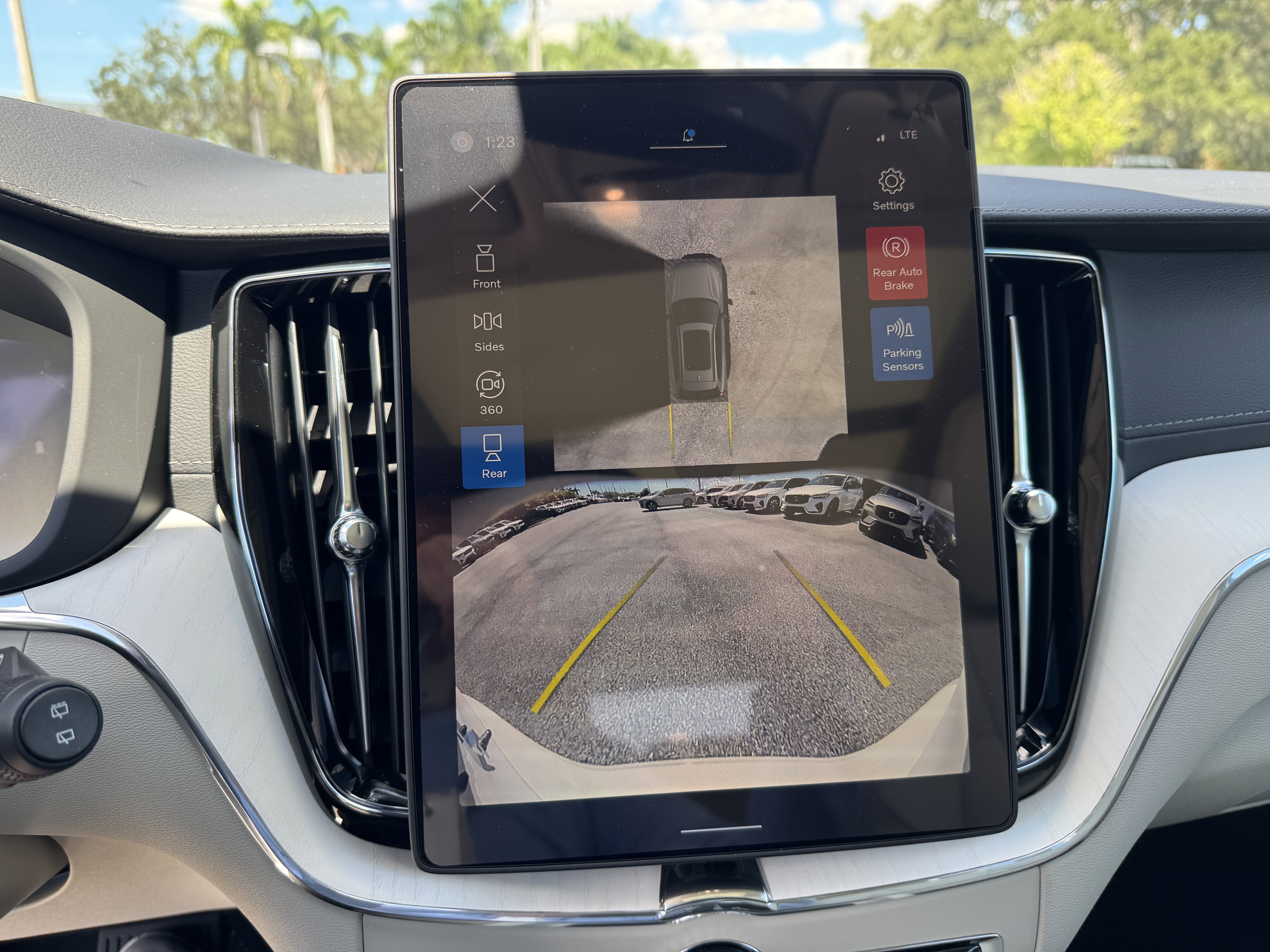New 2026 Volvo XC60 B5 Ultra w/ Protection Package image 21