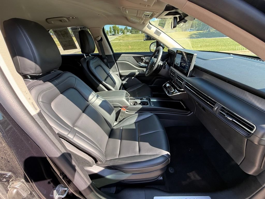 Used 2025 Lincoln Corsair AWD image 40