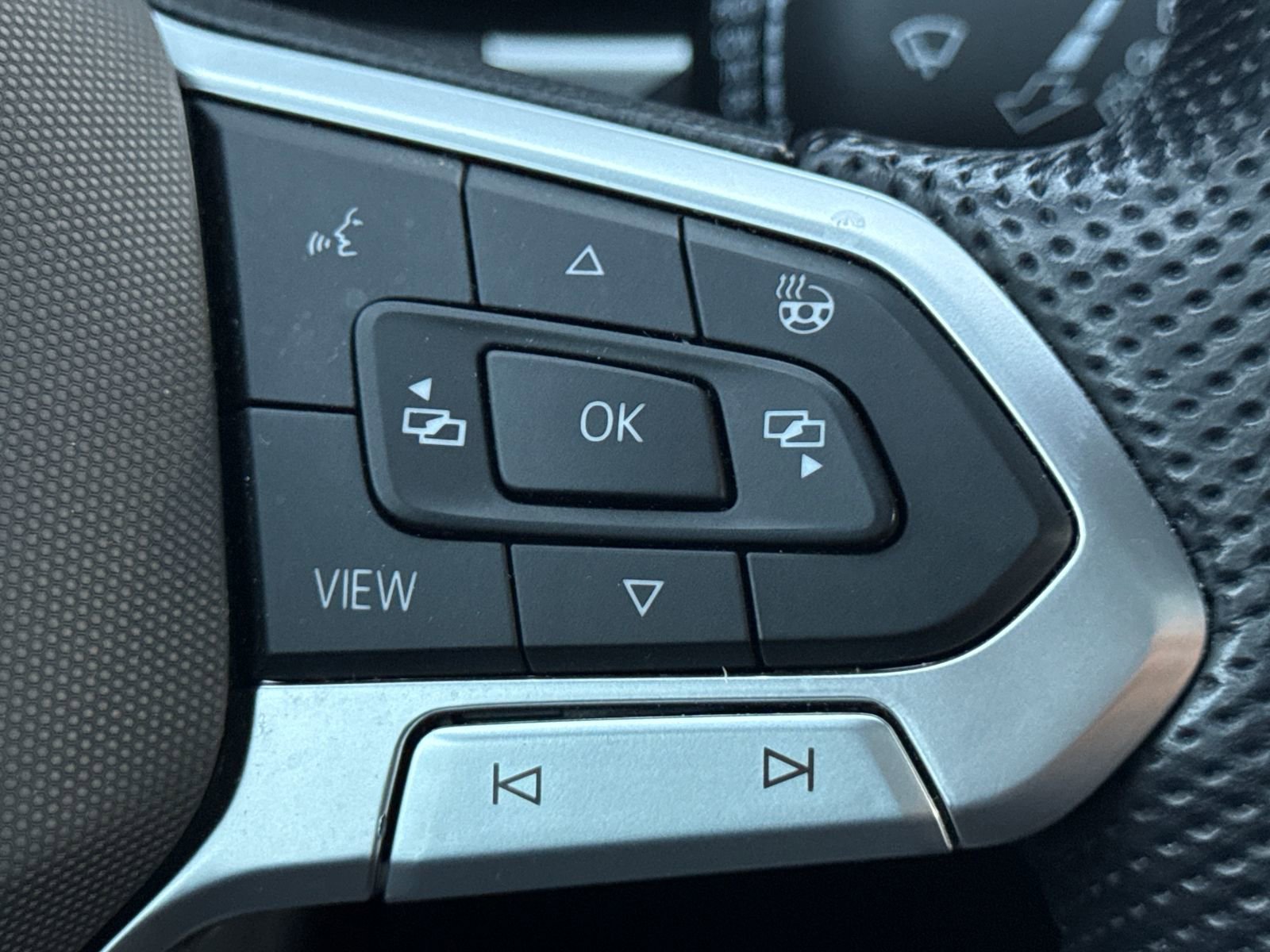 Certified 2023 Volkswagen Atlas Cross Sport SEL Premium R-Line image 33