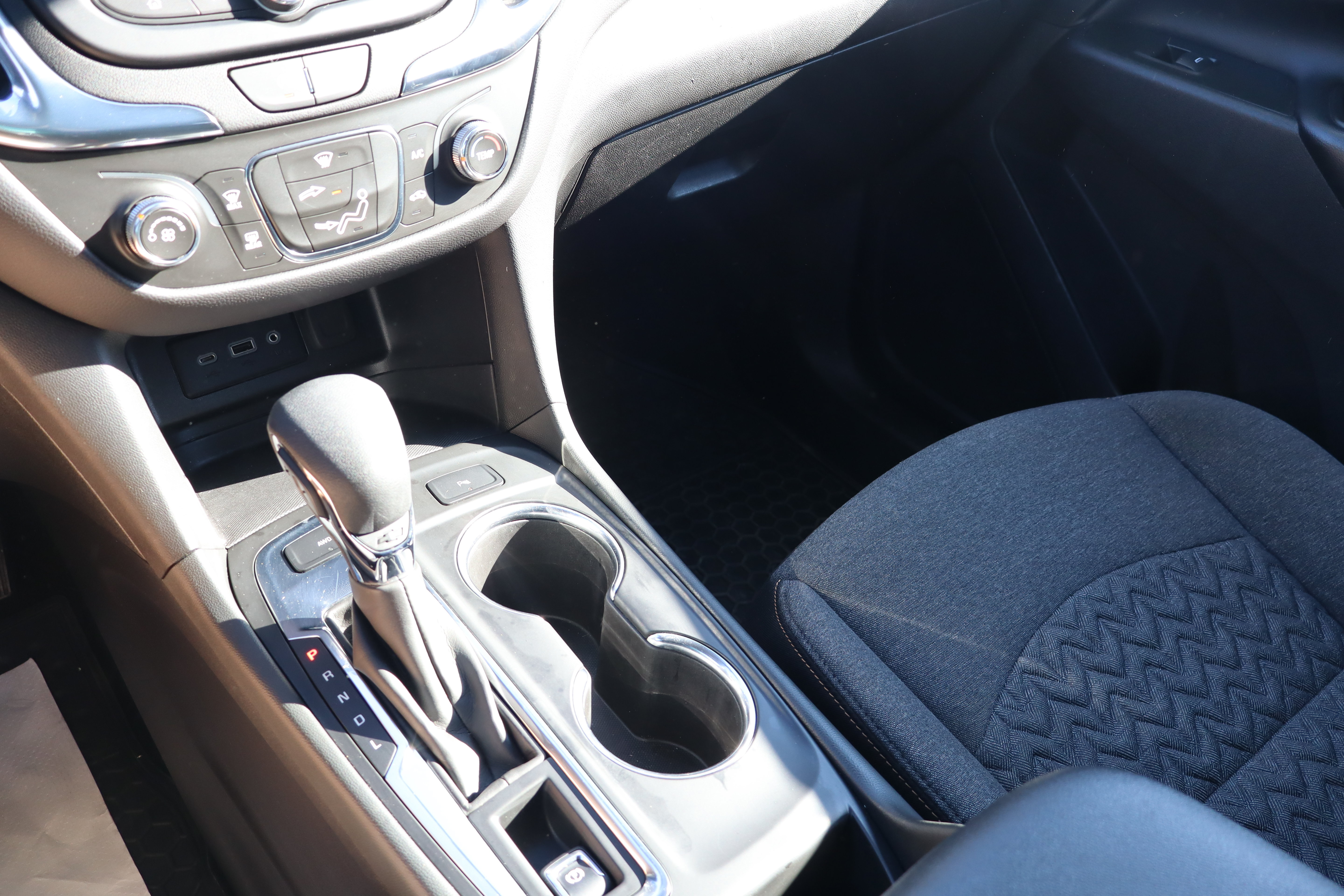 Used 2023 Chevrolet Equinox LT w/ LPO, Floor Liner Package AWD/4WD image 22