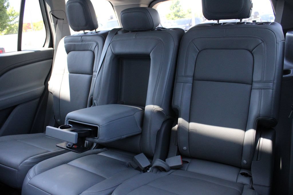 Used 2020 Lincoln Aviator Reserve w/ Equipment Group 201A AWD/4WD image 23