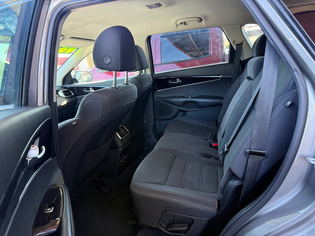 Used 2019 Kia Sorento FWD V6 image 11