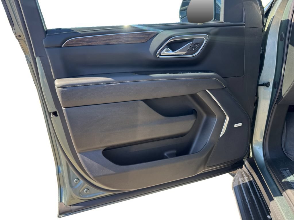 Used 2023 Chevrolet Tahoe Premier w/ Advanced Technology Package RWD image 9