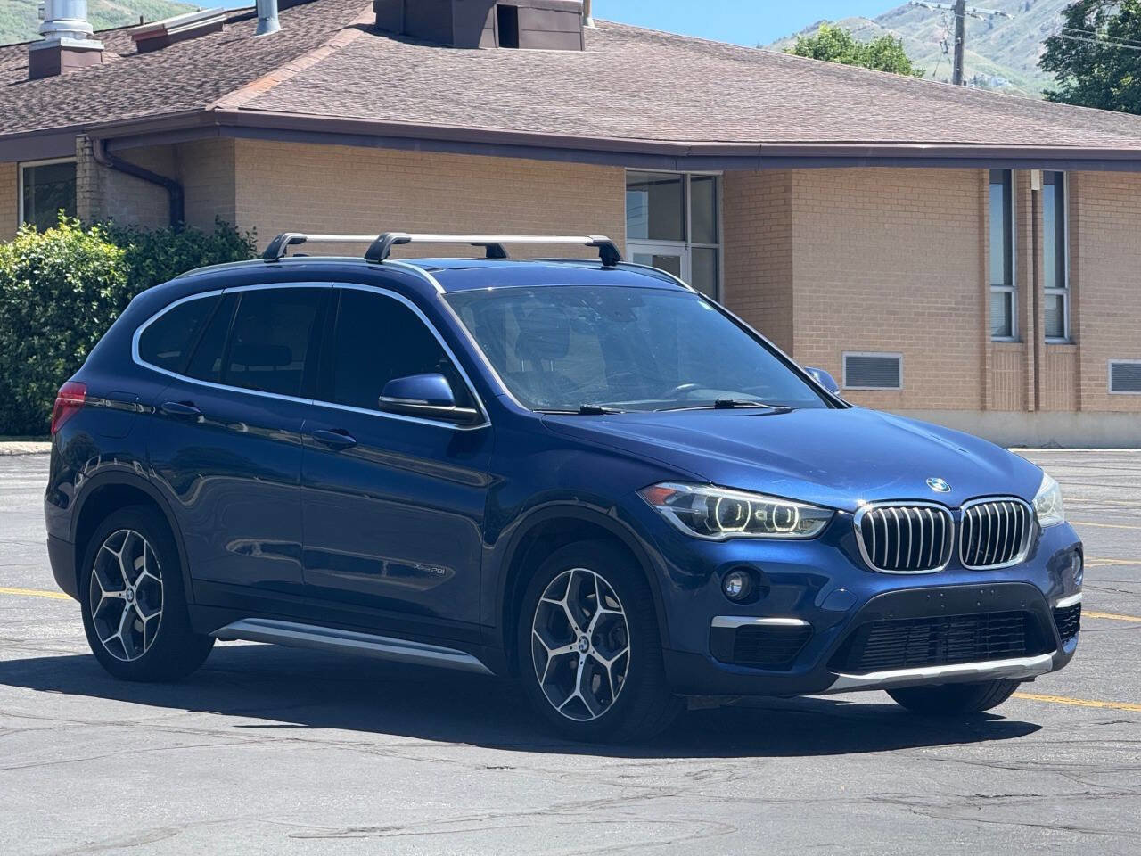 Used 2018 BMW X1 xDrive28i AWD/4WD image 3