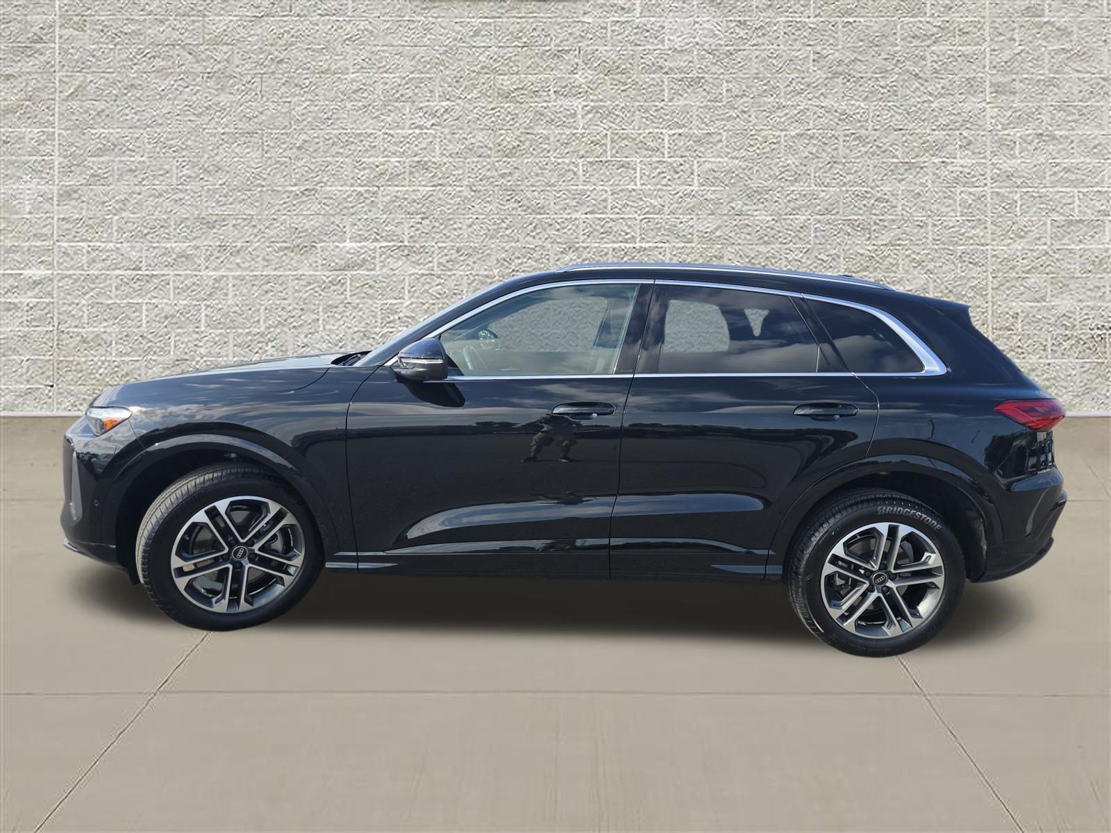 Certified 2025 Audi Q5 Premium Plus w/ Premium Plus AWD/4WD image 4