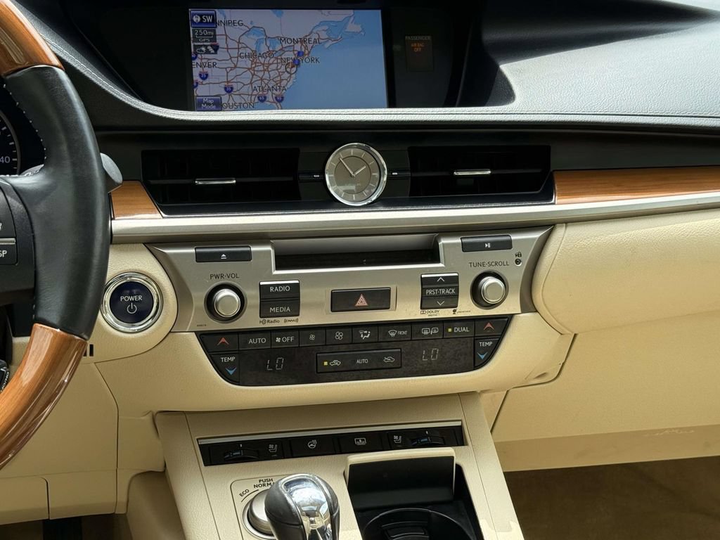 Used 2013 Lexus ES 300h w/ Luxury Pkg FWD image 18