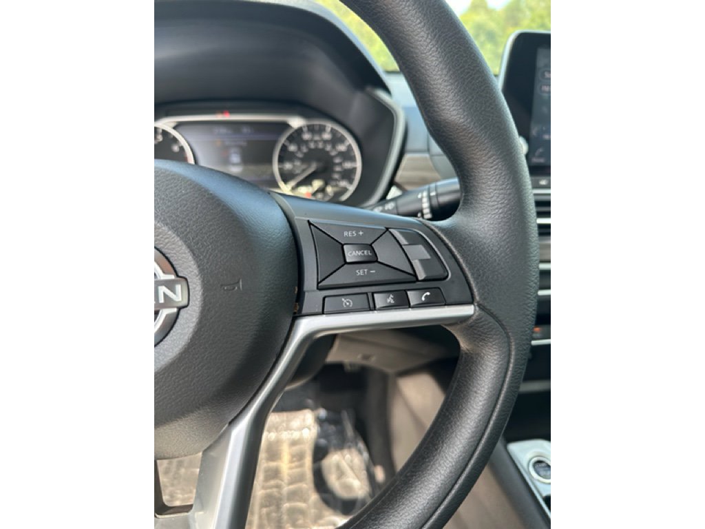 Used 2025 Nissan Altima 2.5 SV image 18