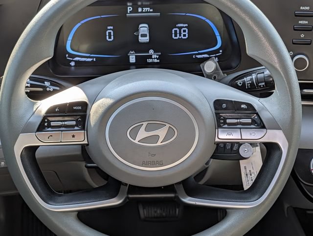 Used 2025 Hyundai Elantra SE FWD image 13