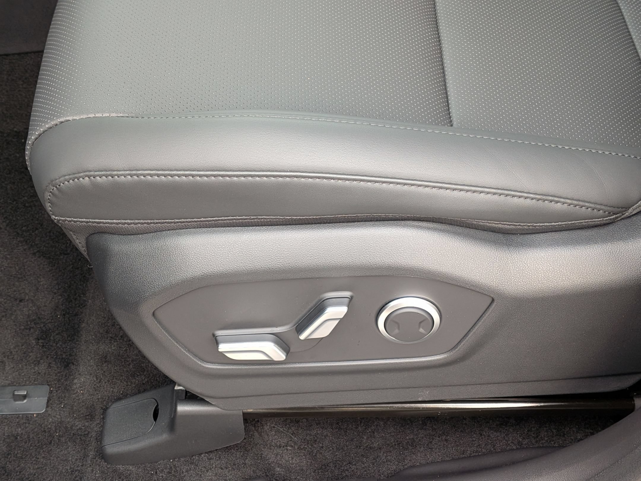 New 2026 Hyundai Santa Fe SEL FWD image 18