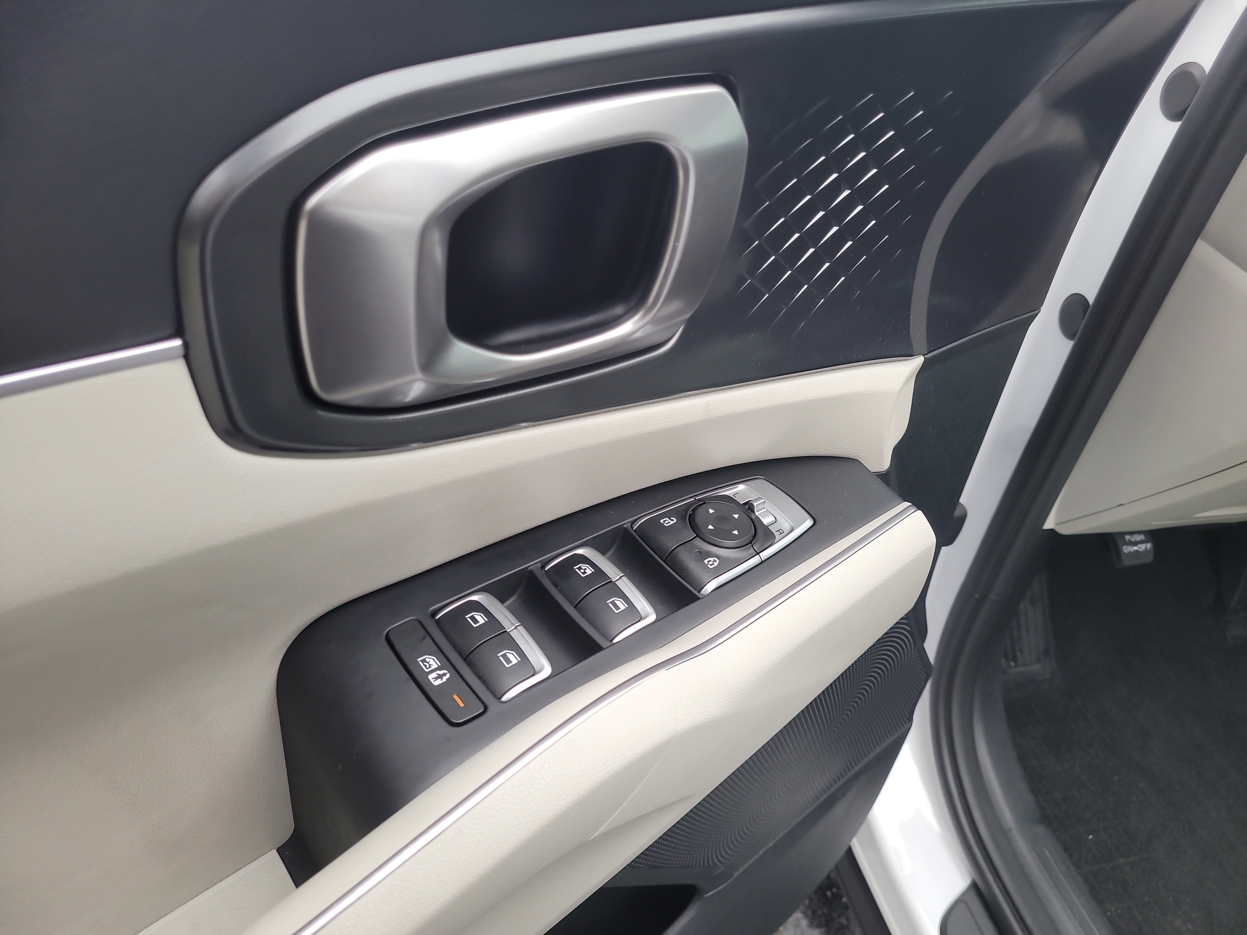 Used 2023 Kia Sorento S image 18