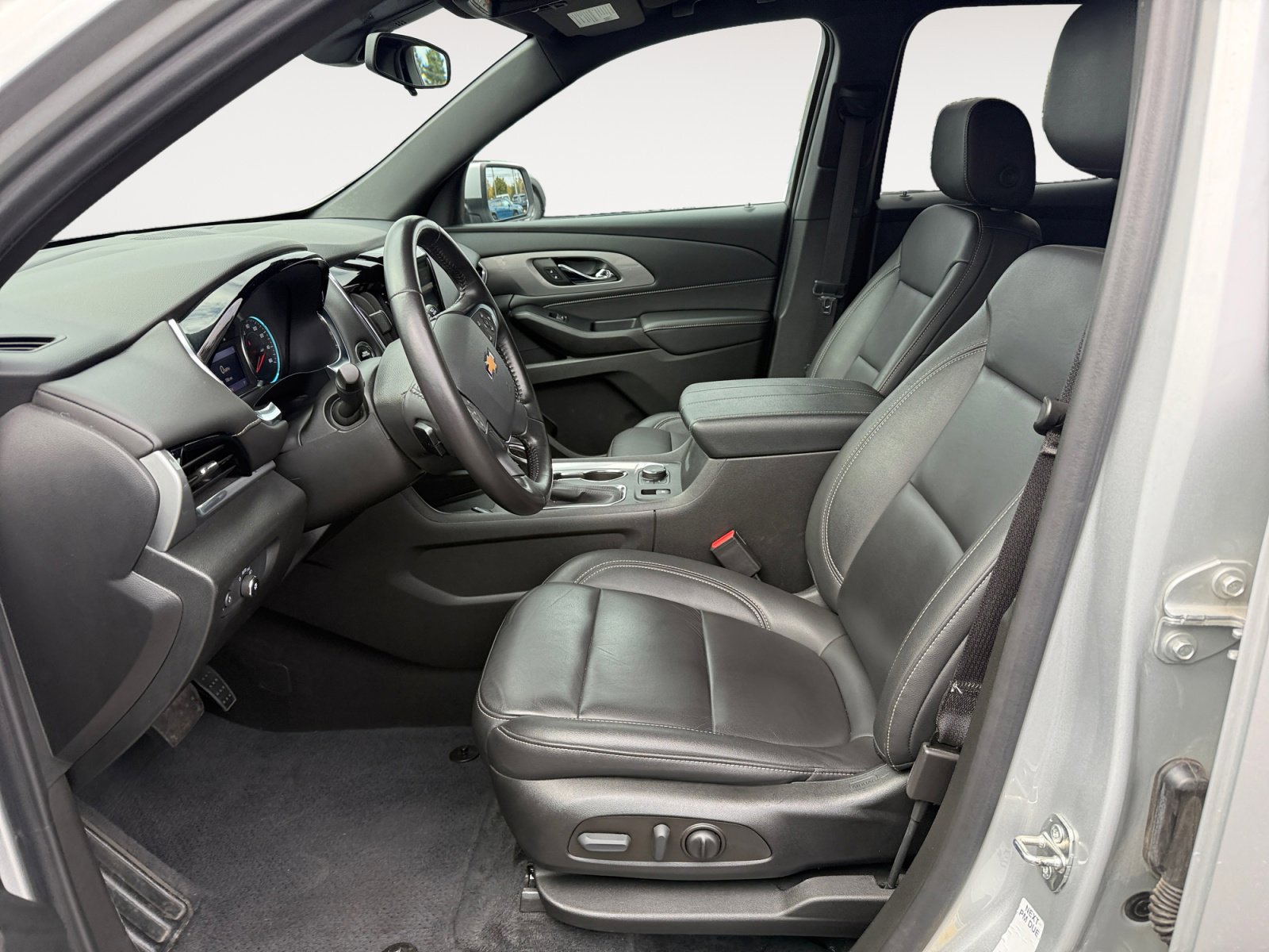 Used 2022 Chevrolet Traverse LT image 10