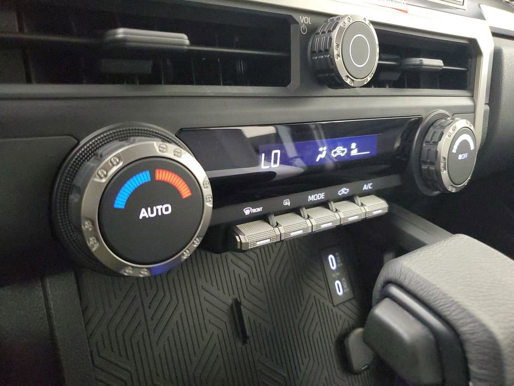 Used 2025 Toyota Tacoma TRD Sport AWD/4WD image 29
