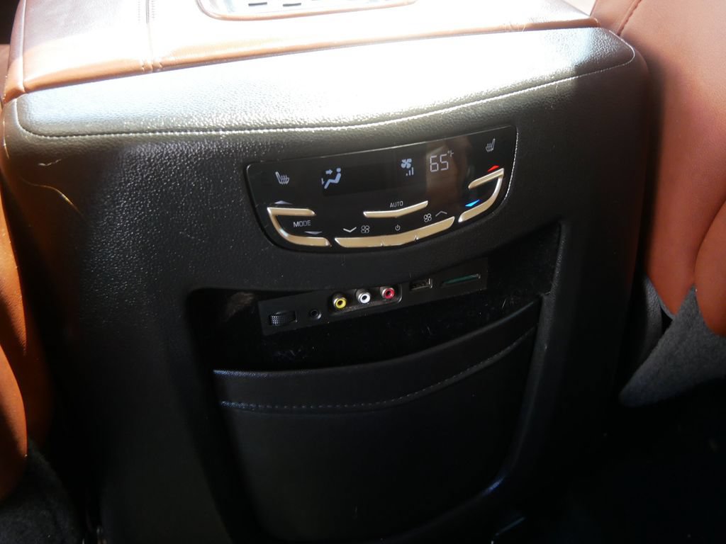 Used 2016 Cadillac Escalade ESV Luxury AWD/4WD image 19