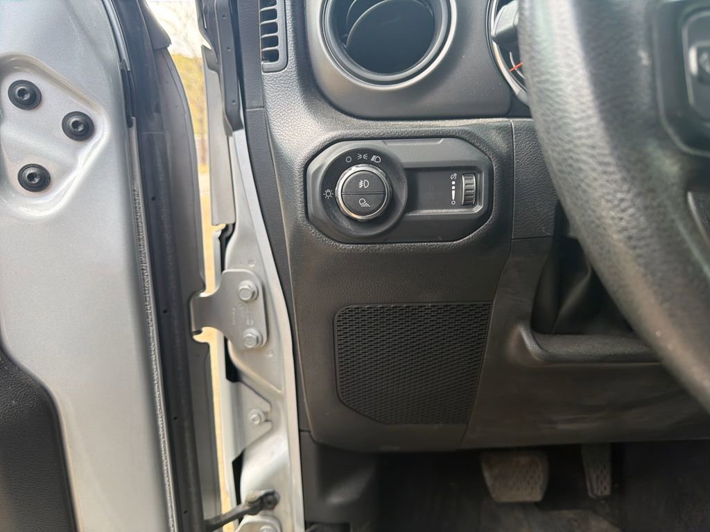 Used 2023 Jeep Gladiator Sport image 13