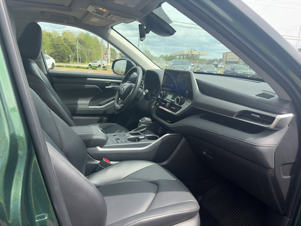 Certified 2025 Toyota Highlander XLE image 20