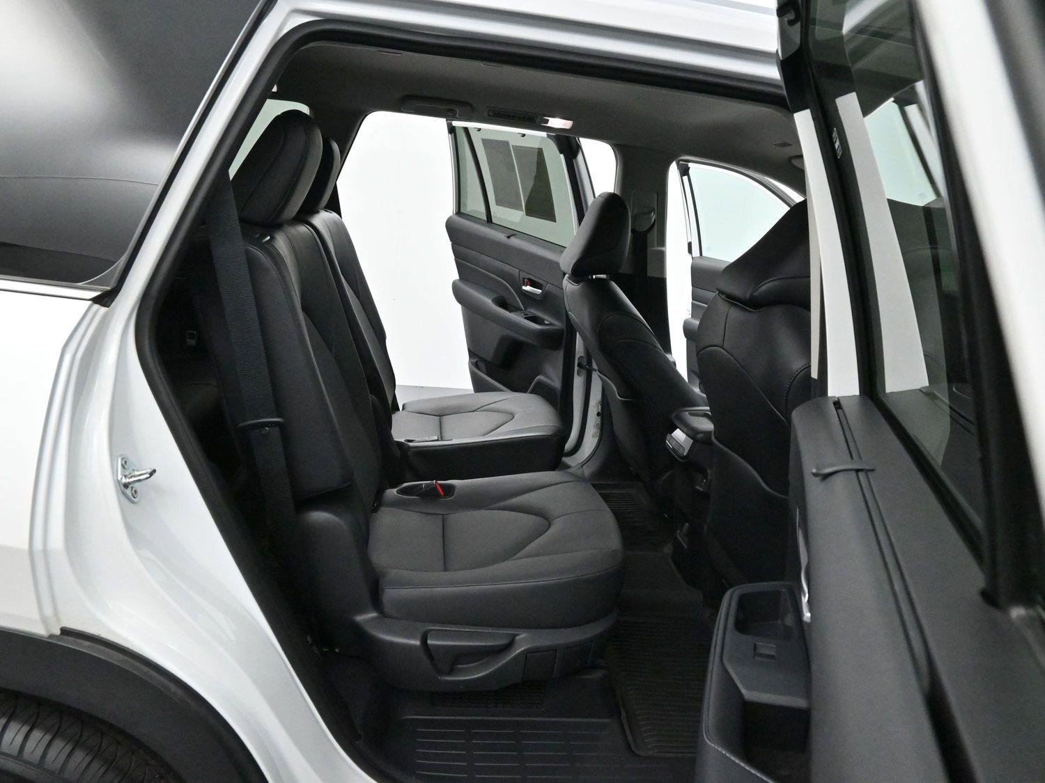 Used 2024 Toyota Grand Highlander XLE image 35