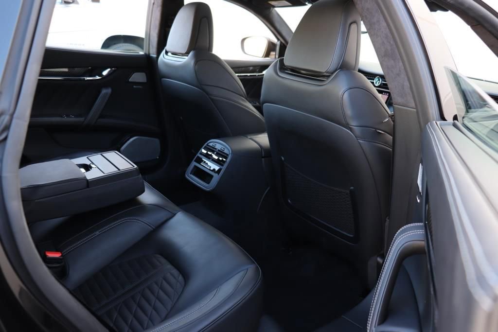Used 2022 Maserati Quattroporte Modena image 29