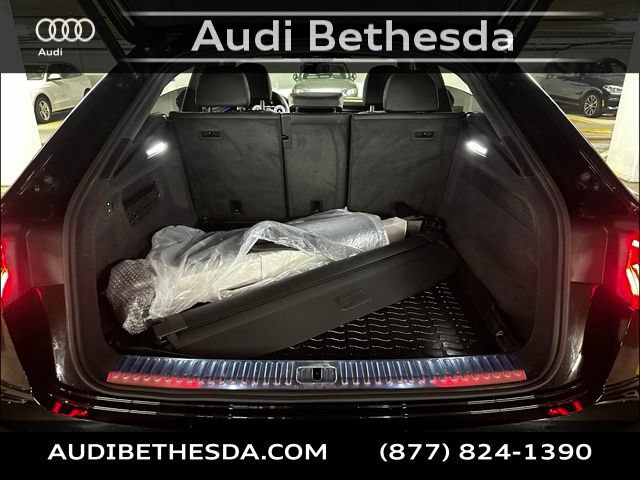 Used 2023 Audi Q8 Prestige w/ Prestige Package AWD/4WD image 10