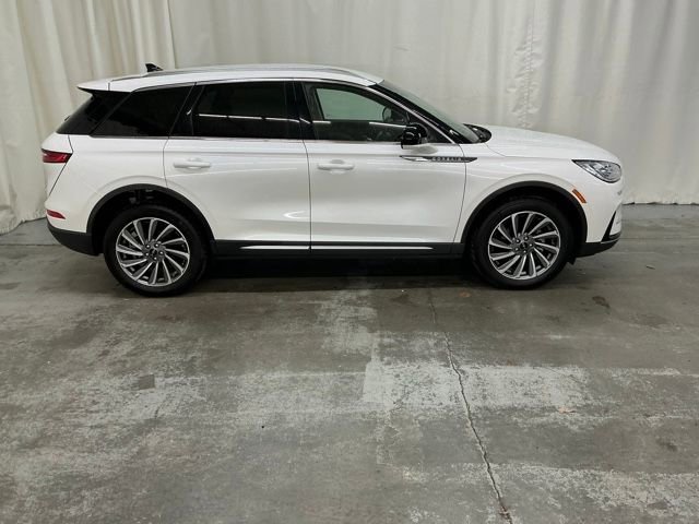 Used 2023 Lincoln Corsair Reserve image 2