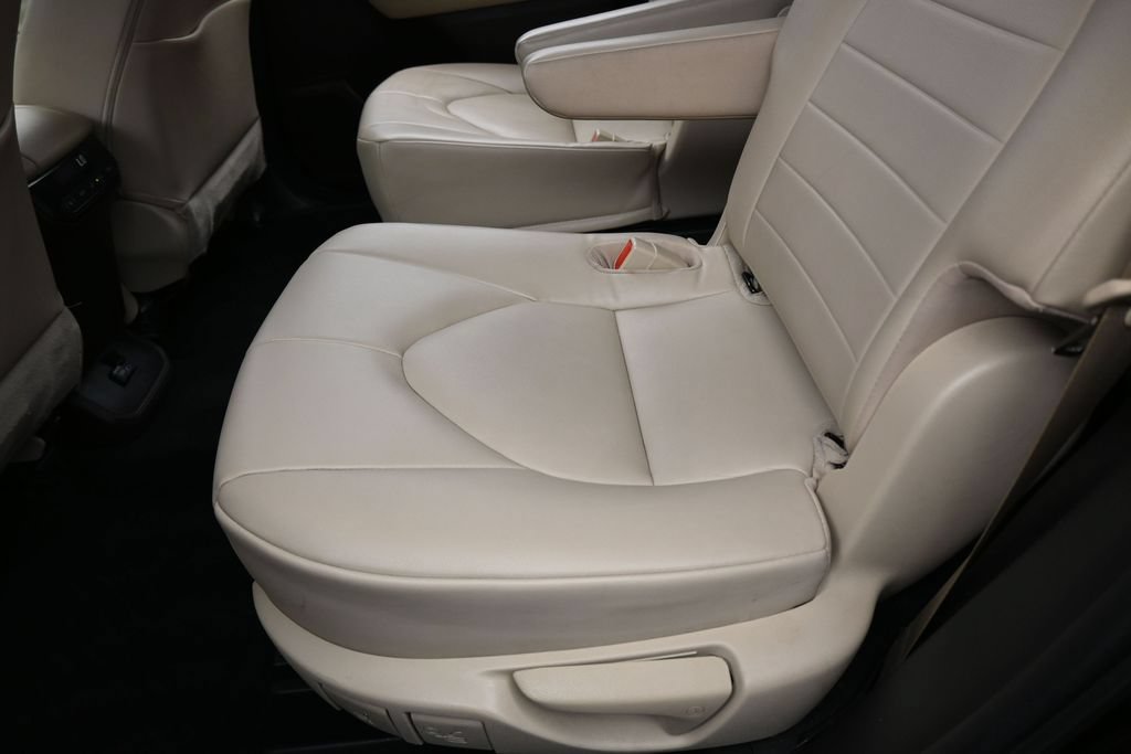 Used 2022 Toyota Highlander XLE FWD image 32