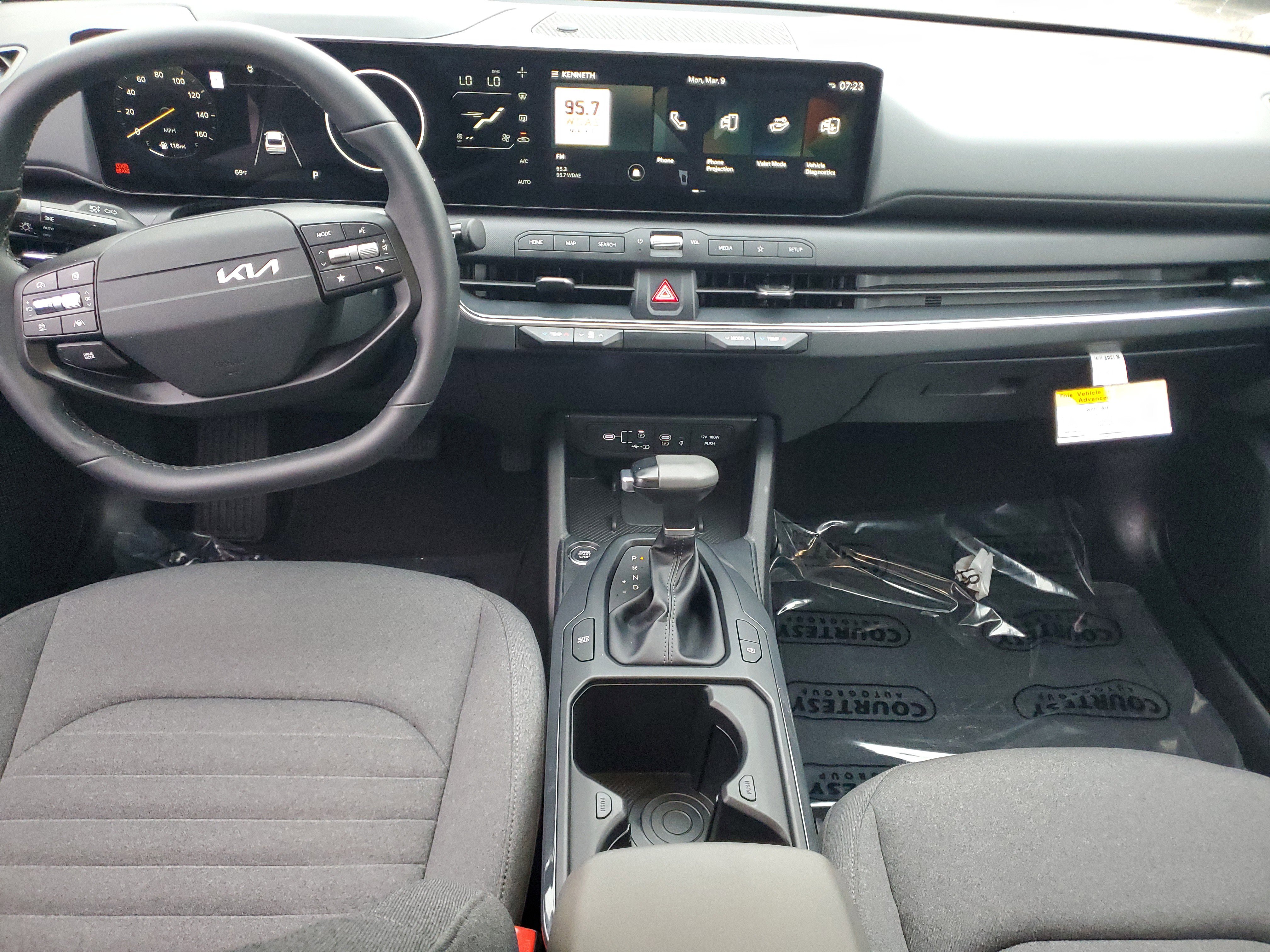 Used 2025 Kia K4 EX image 13