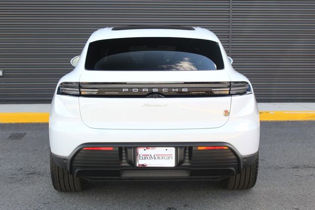 New 2026 Porsche Macan 4 Electric image 7