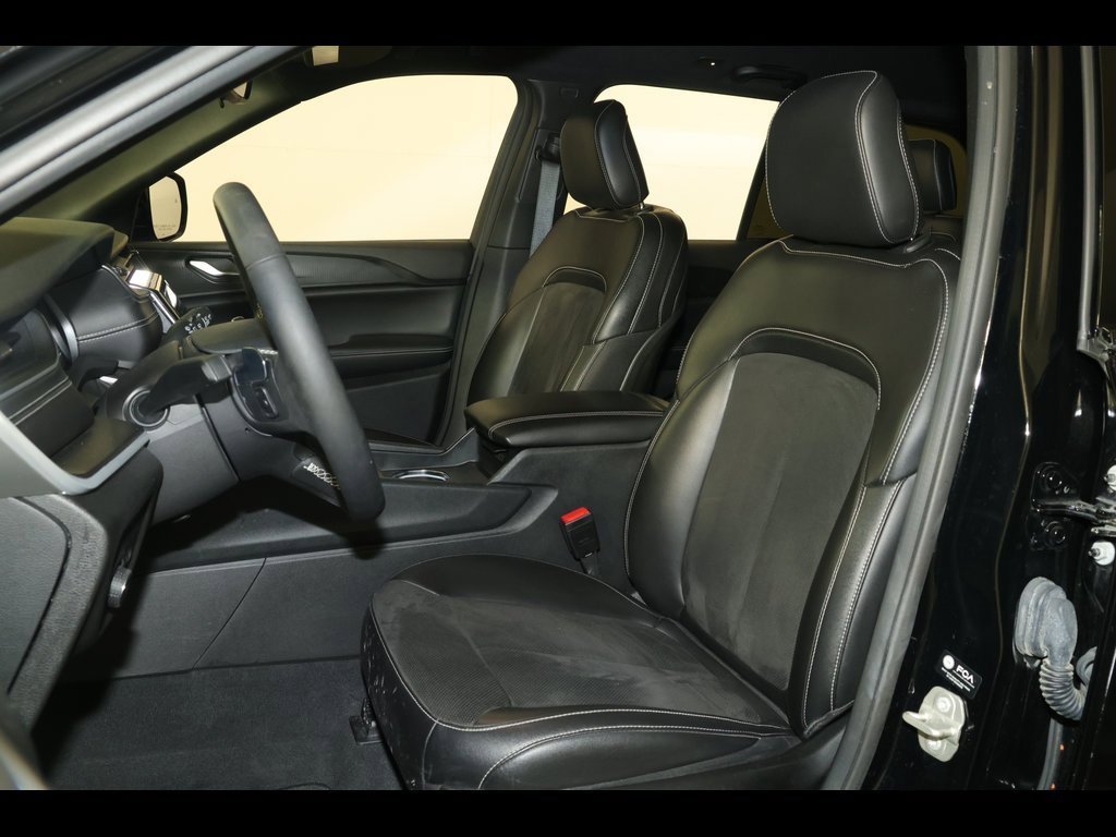 Used 2023 Jeep Grand Cherokee Altitude image 20