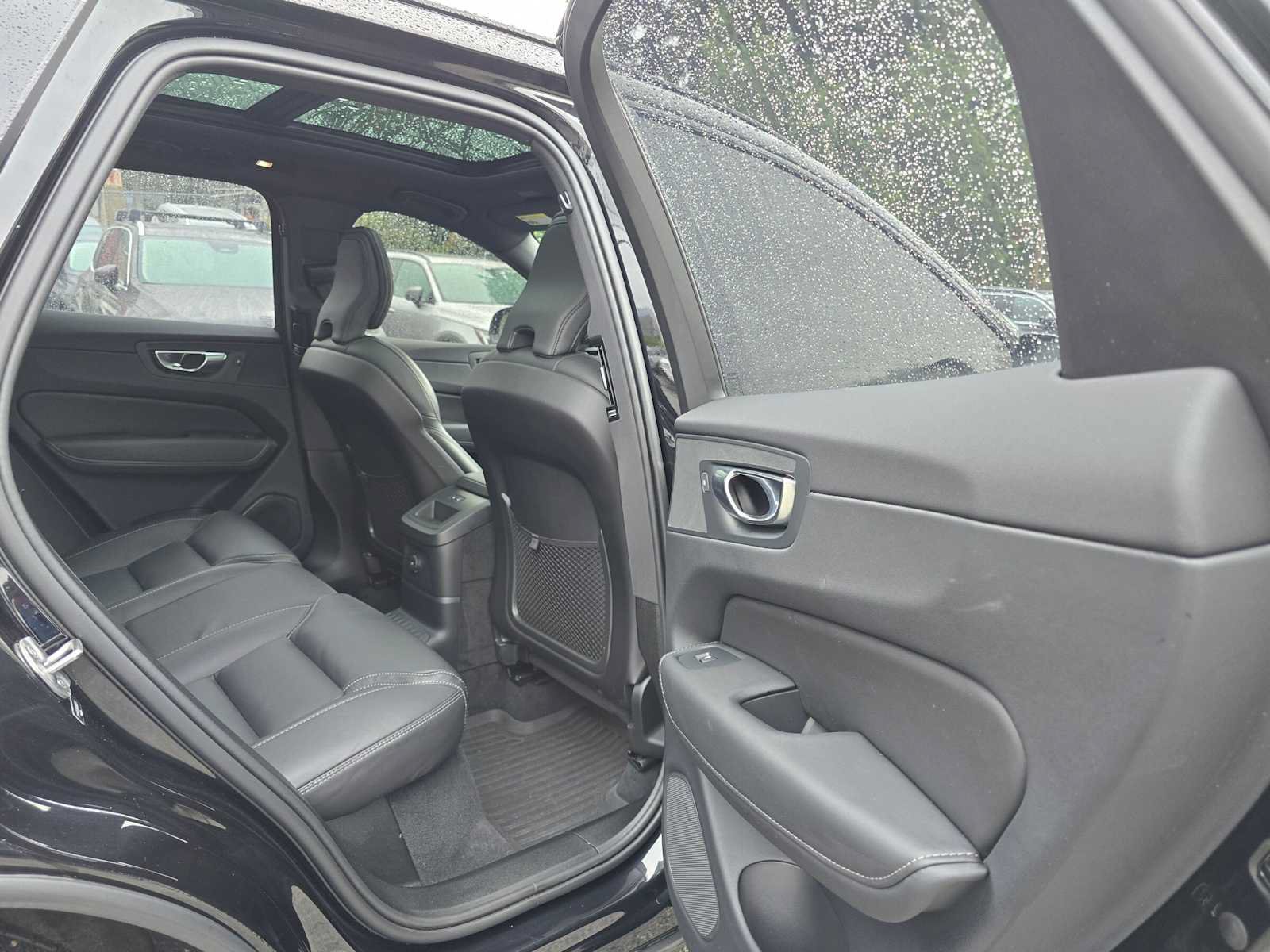 Used 2024 Volvo XC60 T8 Ultimate w/ Climate Package AWD/4WD image 14