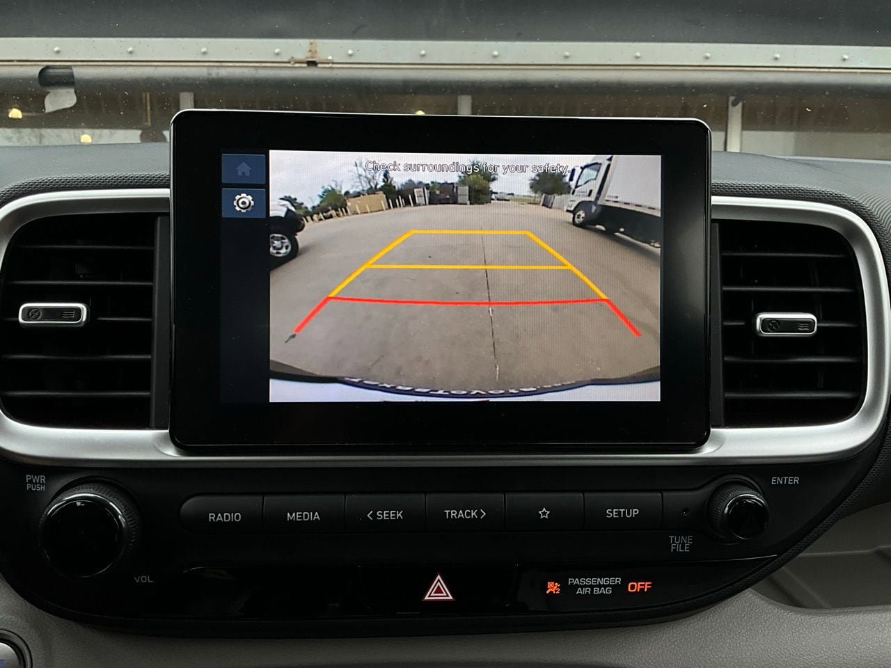 Used 2025 Hyundai Venue SEL image 32