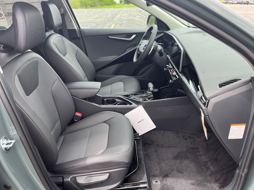 New 2025 Kia Niro EX image 15