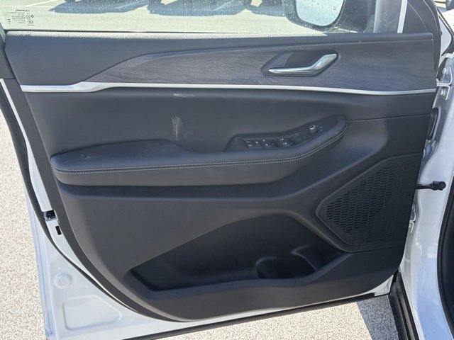 New 2026 Jeep Grand Cherokee Laredo image 12