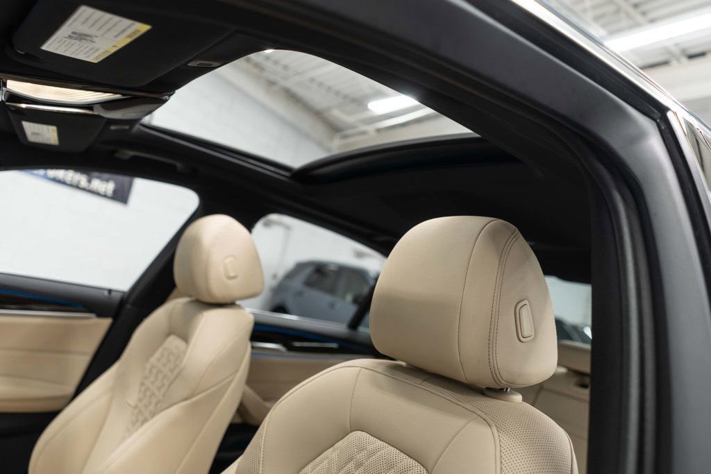 Used 2023 BMW 530e xDrive w/ Premium Package image 10