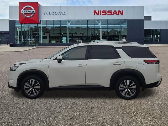 Used 2024 Nissan Pathfinder SL AWD/4WD image 4