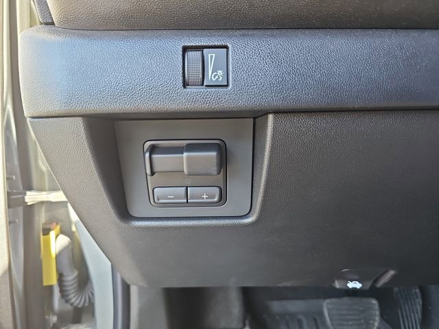 Used 2024 Chevrolet Colorado W/T image 24