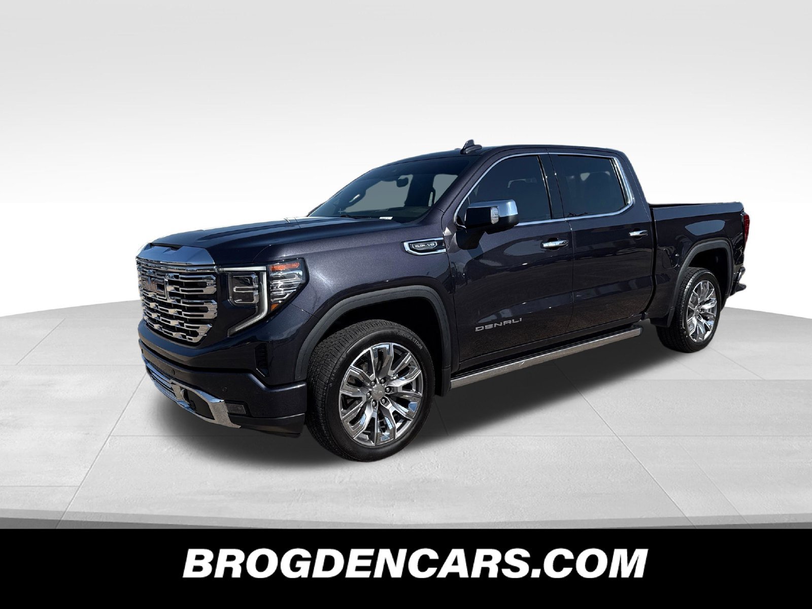 Used 2023 GMC Sierra 1500 Denali w/ Denali Reserve Package AWD/4WD image 2