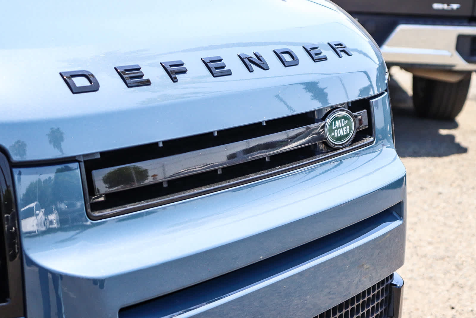 Used 2025 Land Rover Defender 110 X-Dynamic SE AWD/4WD image 6
