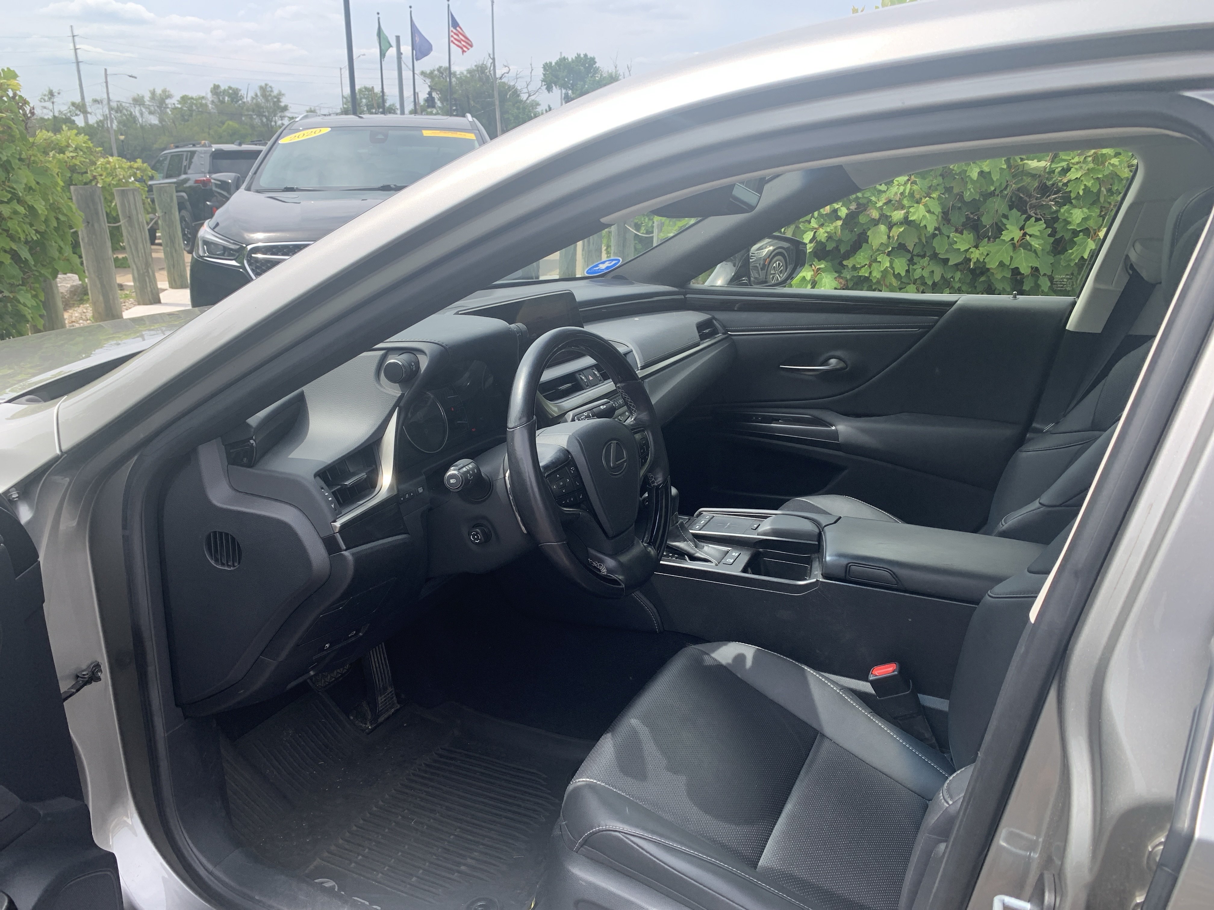Used 2019 Lexus ES 300h w/ Premium Package FWD image 28