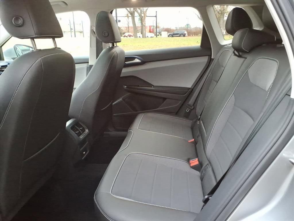 Used 2024 Volkswagen Taos SE image 25