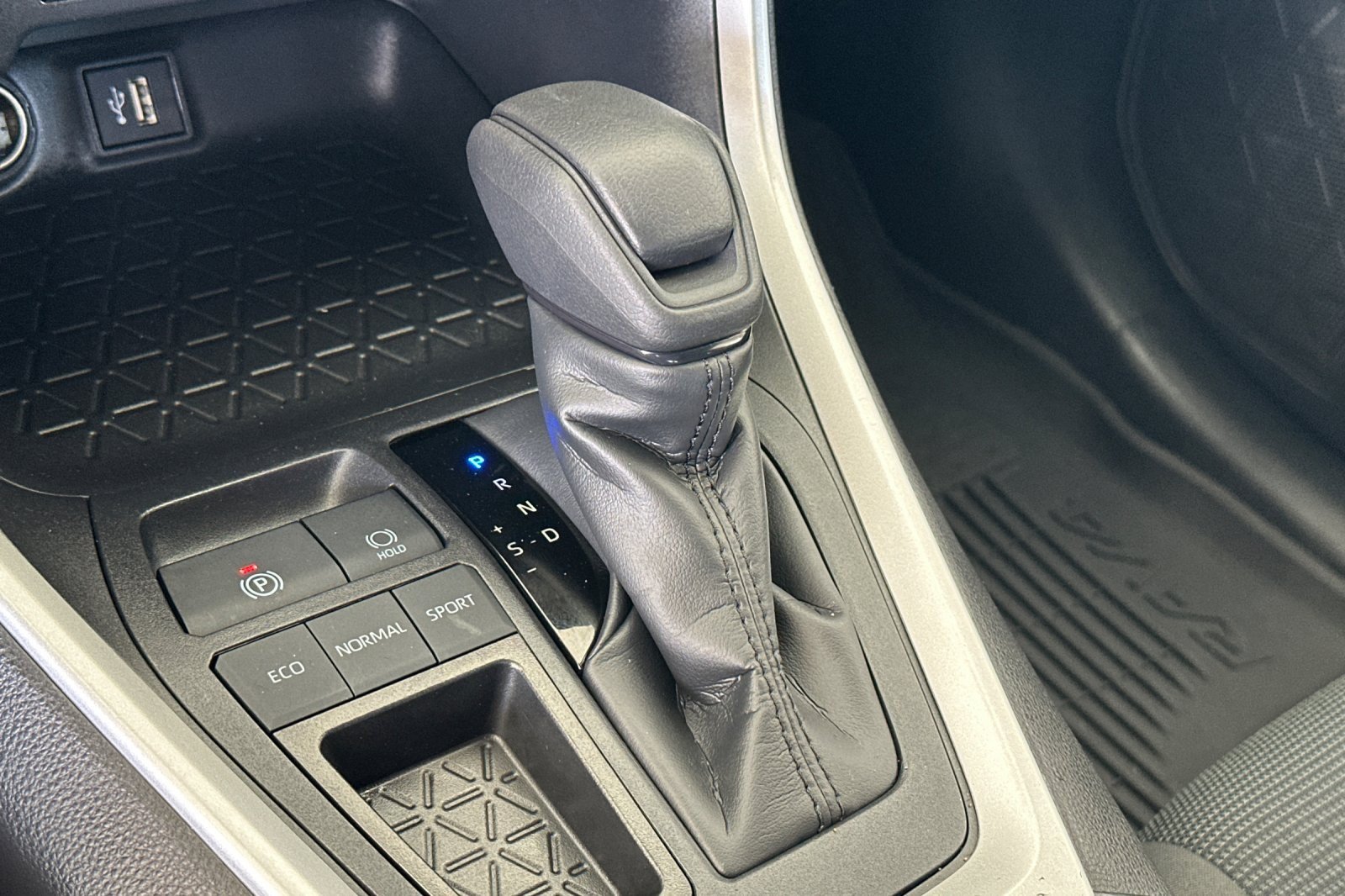 Certified 2025 Toyota RAV4 LE FWD image 20