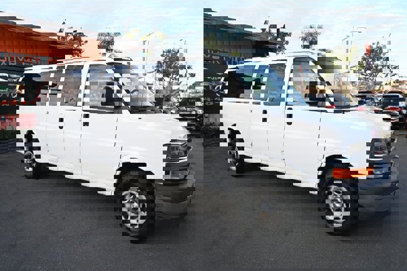 Used 2017 Chevrolet Express 3500 LT w/ LT Preferred Equipment Group image 8